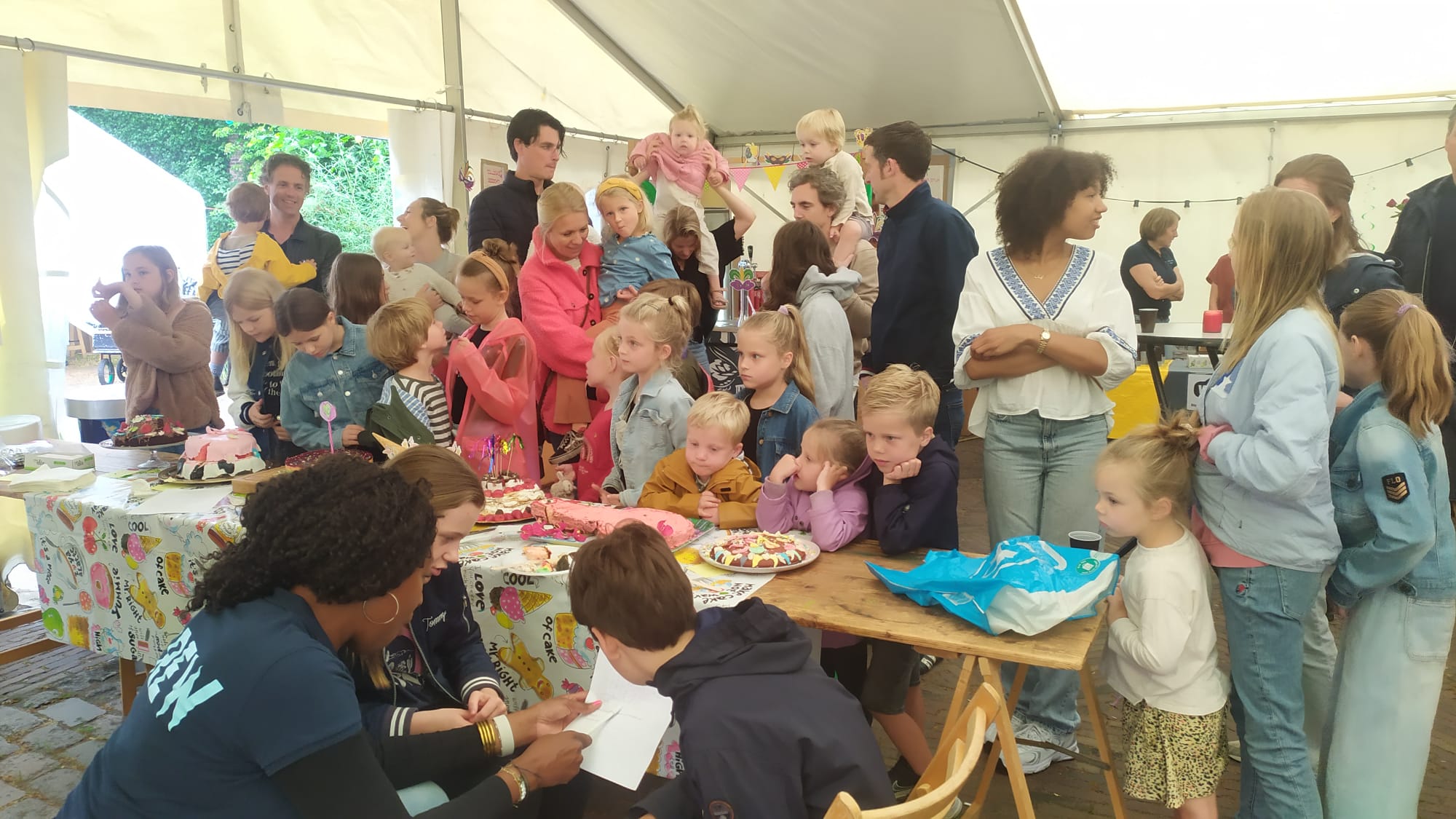 Featured image for “Succesvol 40e Buurtfeest Hyacintplein”